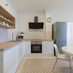 Beachfront House In With Stunning Views Prázdninový dům *