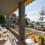 Beachfront House In With Stunning Views Prázdninový dům
